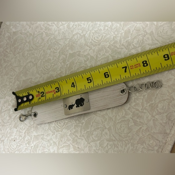 Elephant Mom & Baby Faux Leather Whitewashed Bracelet Adjustable Silver - Picture 5 of 5